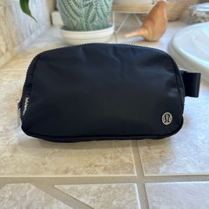 Lululemon Everywhere Bag 1L